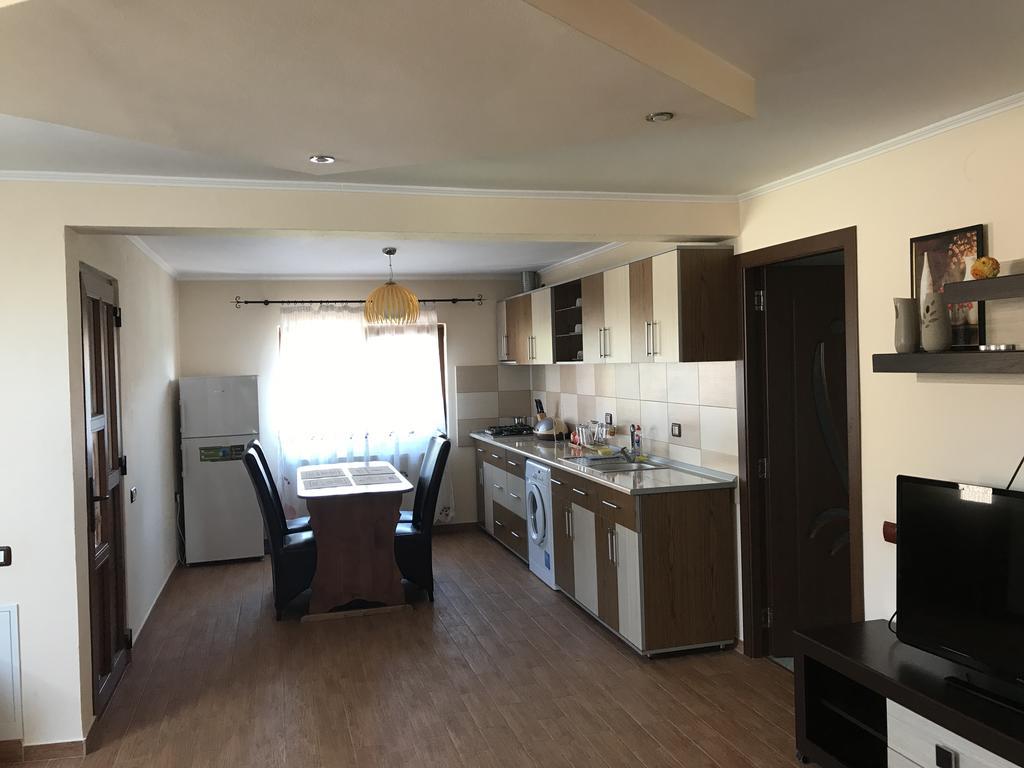 Hotel Casa Flori Călimăneşti Esterno foto